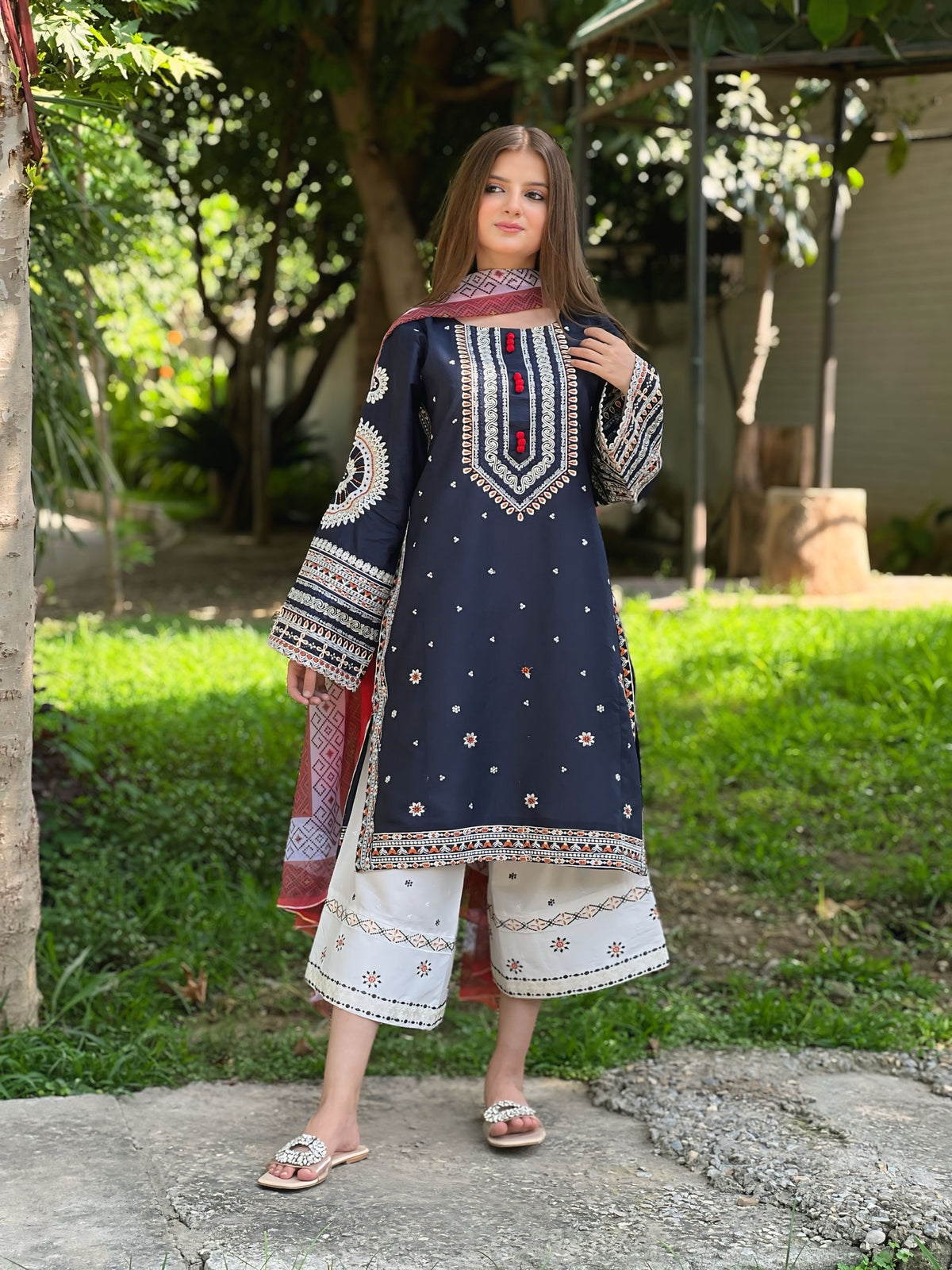 DASTAAN Embroidered 3 pc