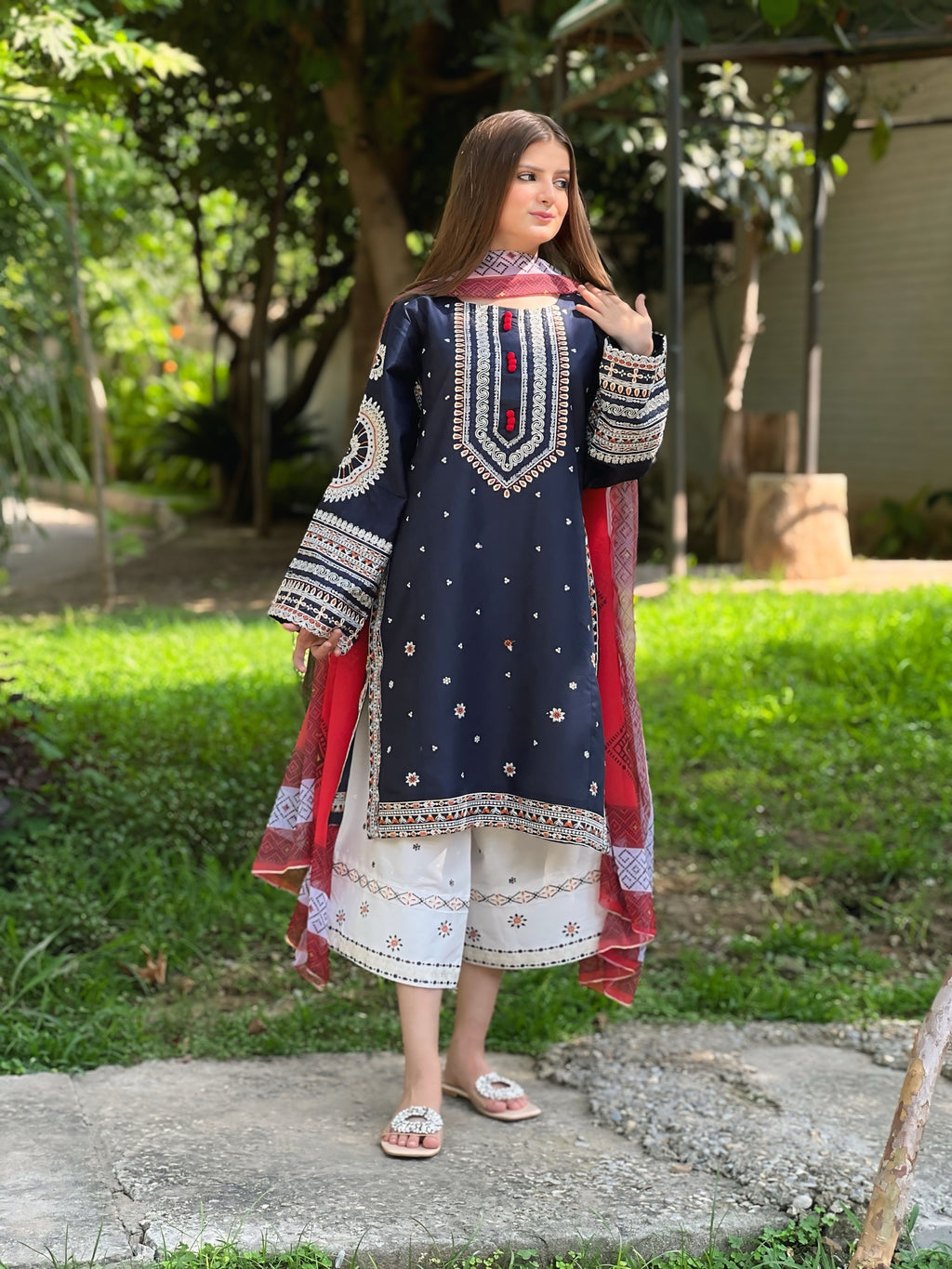 DASTAAN Embroidered 3 pc