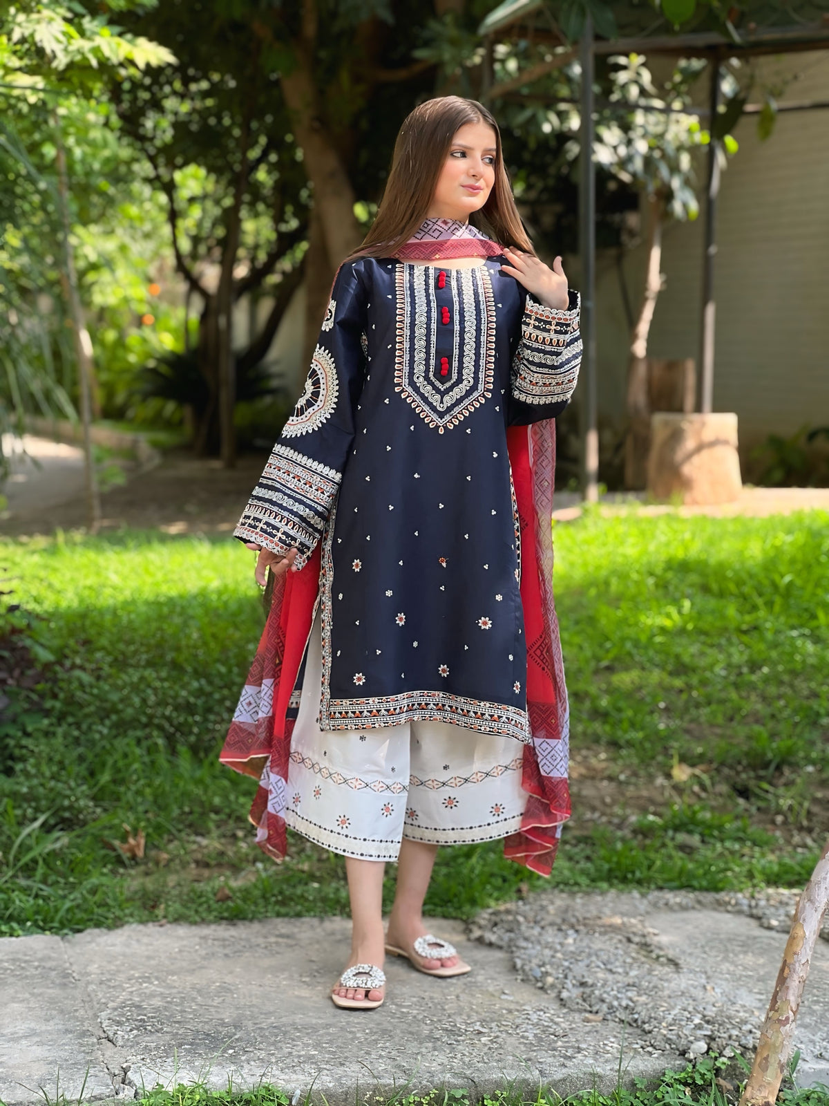 DASTAAN Embroidered 3 pc