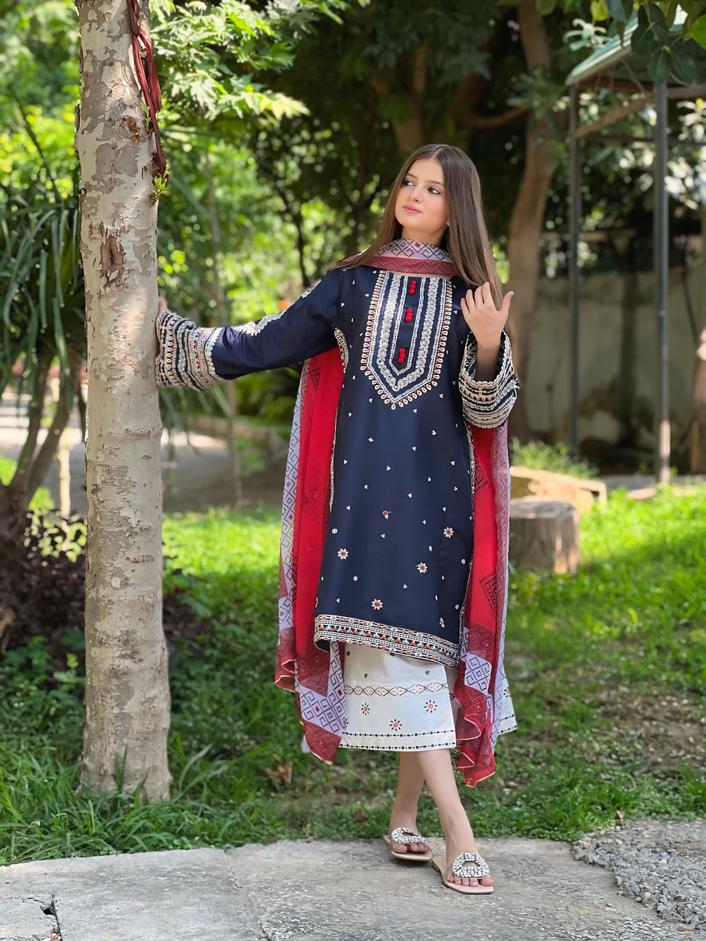 DASTAAN Embroidered 3 pc