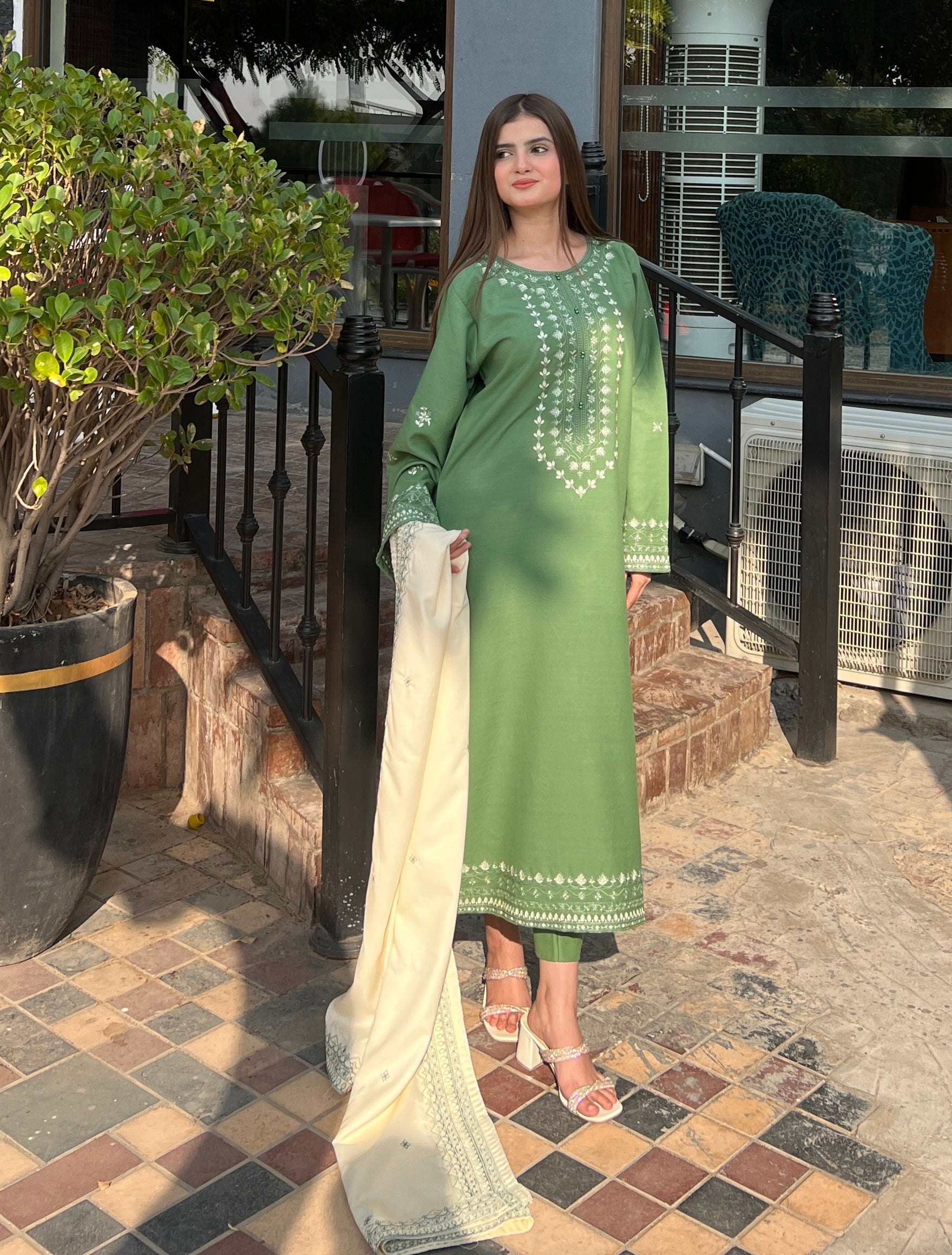 ZARNAB Embroidered 3 pc Set